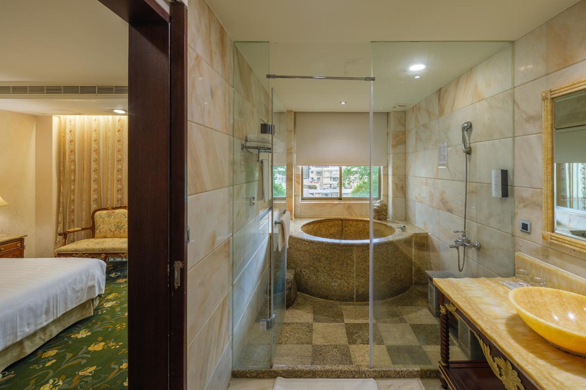 Grand Pleasure Spring Hotel Тайбэй Экстерьер фото